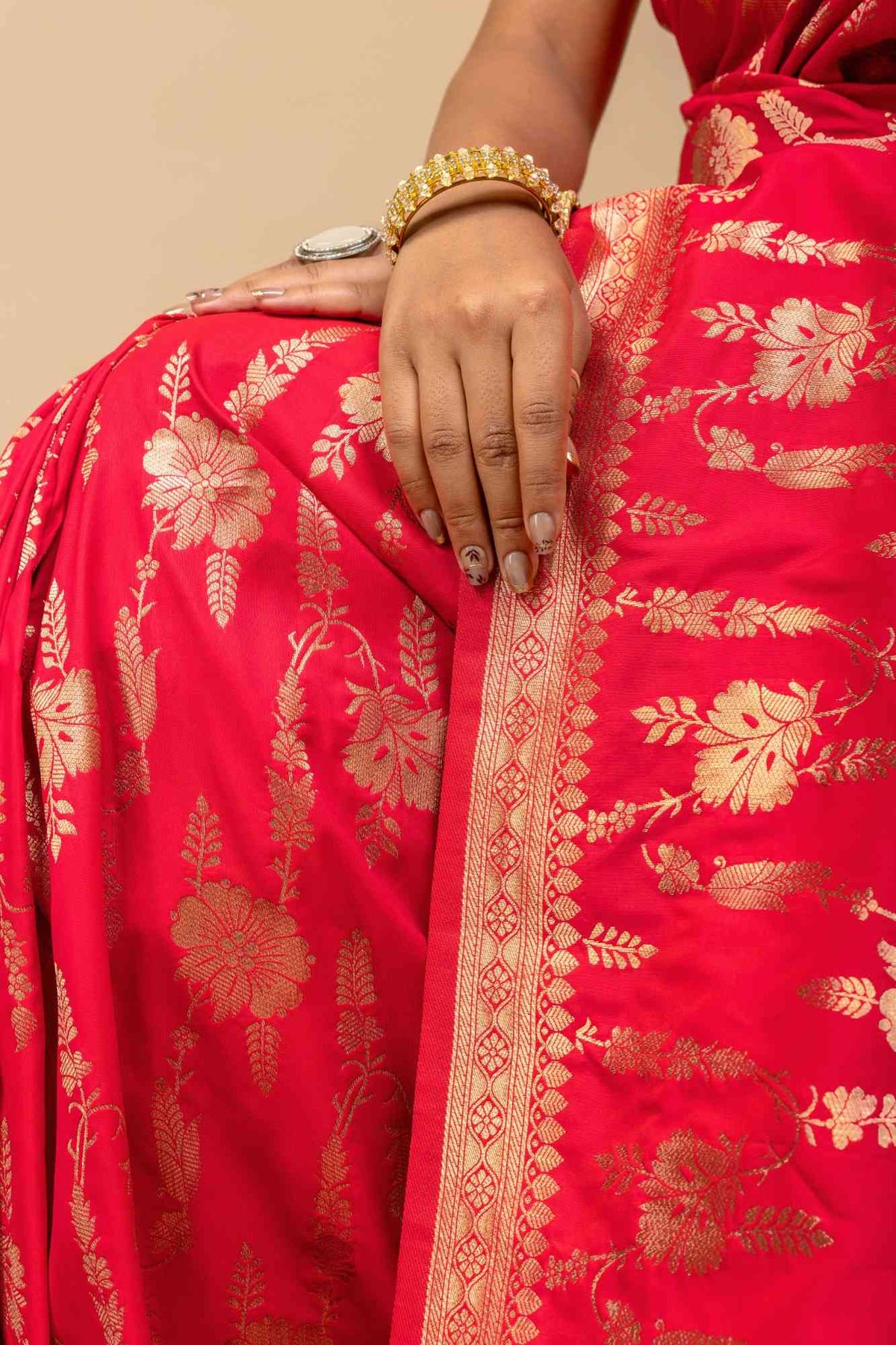 Traditional Bridal Red Woven Silk Saree with All-Over Floral Bel Jaal & Unstitched Blouse Piece